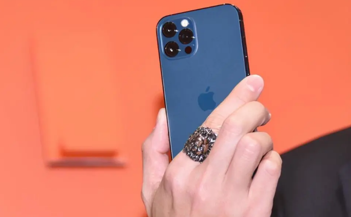 德保苹果手机维修分享iPhone12系列重启方法教程 